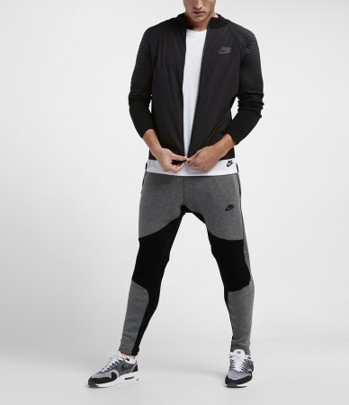 Nike Sportswear Tech Fleece...