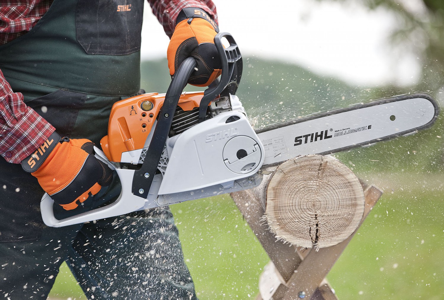 We test five chain saws in a battle for wood-slicing supremacy